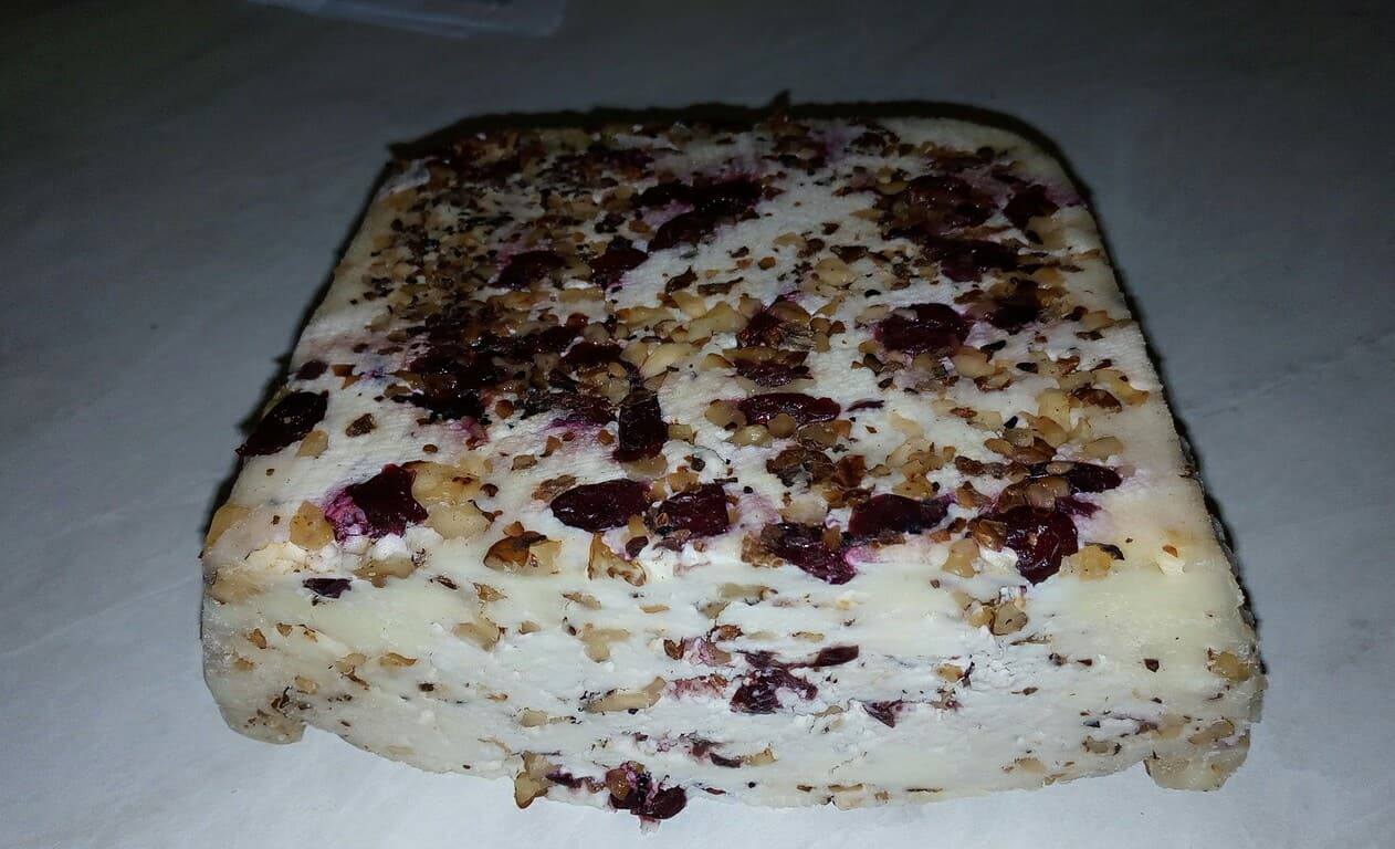 Polutvrdi kozji sir sa orasima i brusnicom - Afrodizijak