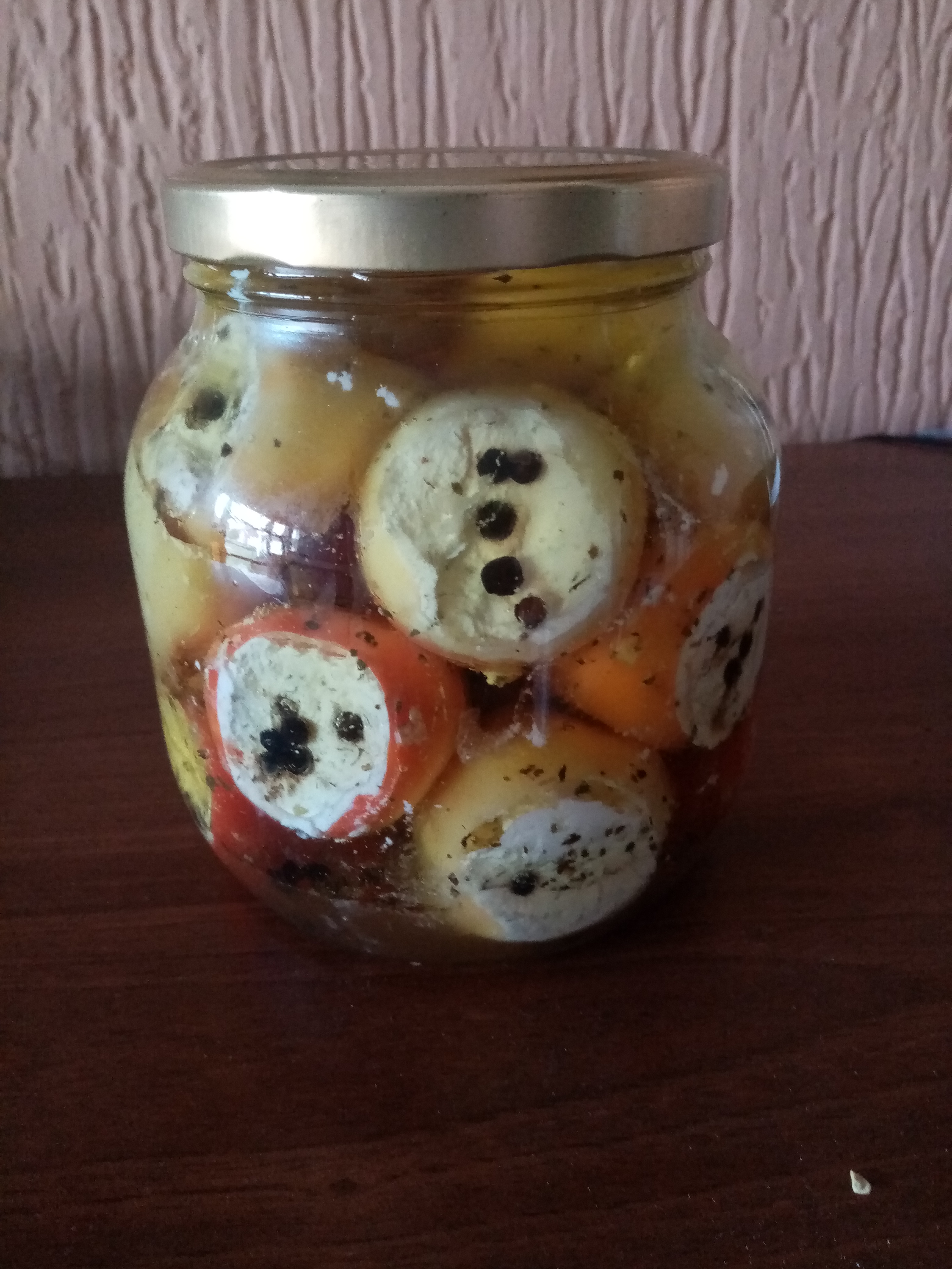 Somborka punjena fetom u maslinovom ulju sa začinskim biljem