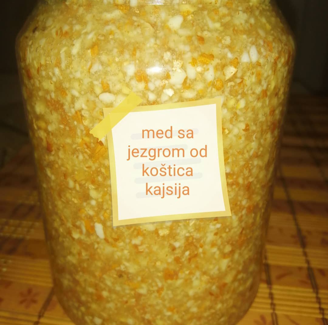 Med sa jezgrom kajsije 400gr