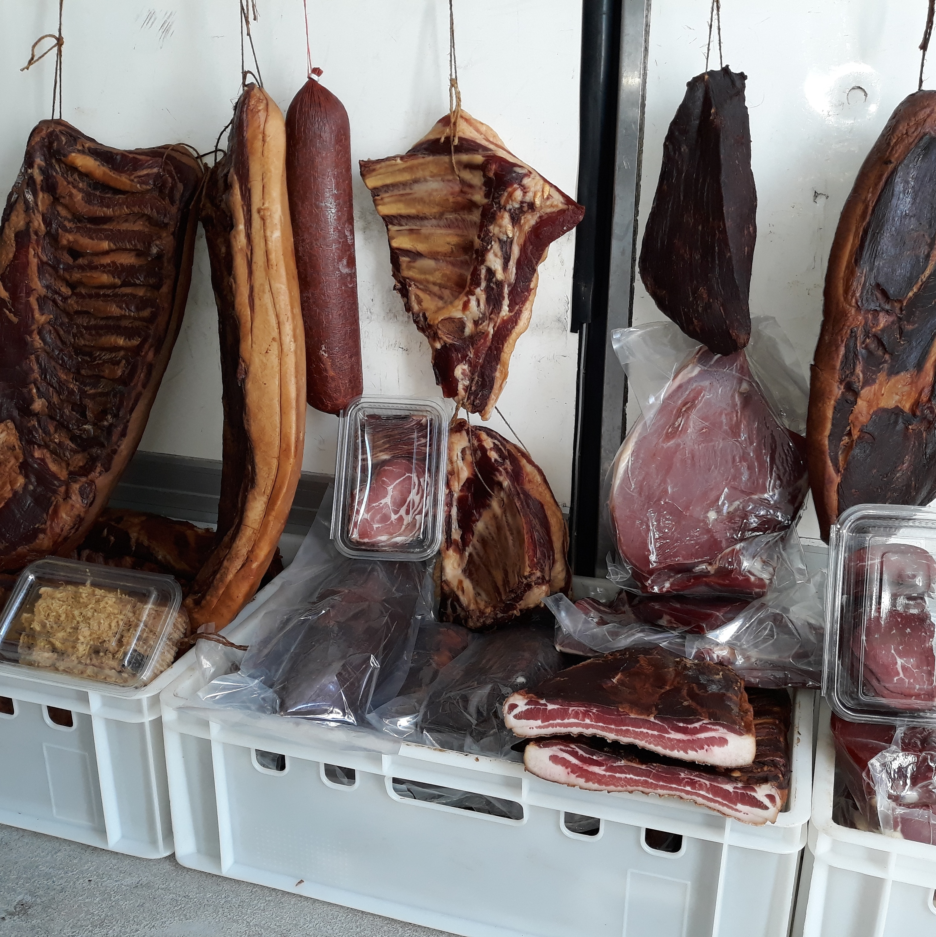 Suhomesnati proizvodi sa Zlatibora